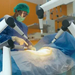 Audiência na Câmara discutirá qualificação profissional para cirurgia robótica no SUS