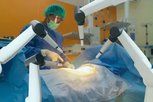 Audiência na Câmara discutirá qualificação profissional para cirurgia robótica no SUS