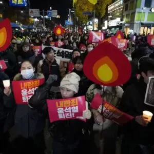 Protestos em massa pedem renúncia de Yoon Suk Yeol na Coreia do Sul
