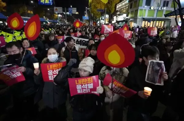 Protestos em massa pedem renúncia de Yoon Suk Yeol na Coreia do Sul