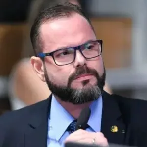Senador Jorge Seif causa indignação ao defender policiais envolvidos em violência em SP