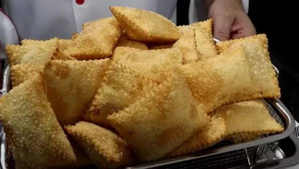 Mulher usa pasteis envenenados para matar 40 integrantes de uma facção