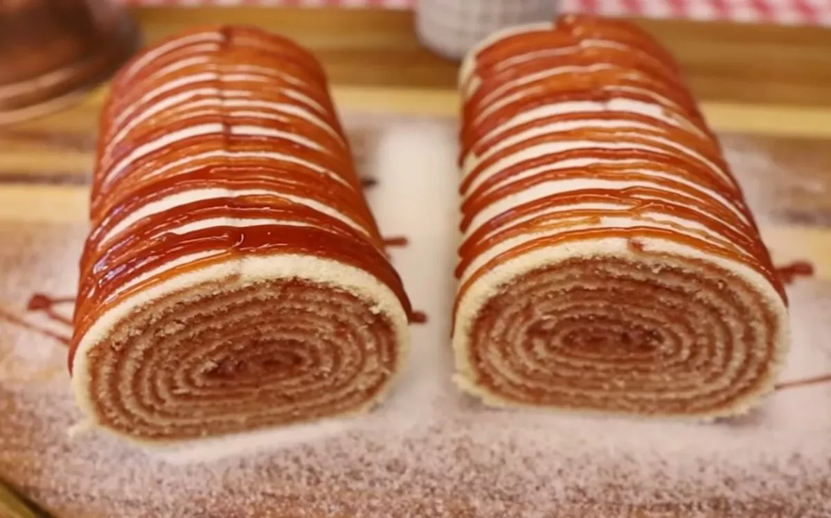 BOLO DE ROLO COM GOIABADA