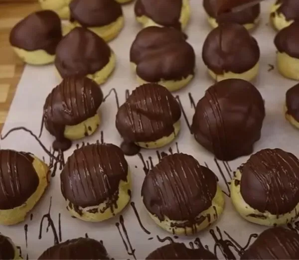 Carolinas Recheadas com Creme – Delicadas, Doces e Irresistíveis