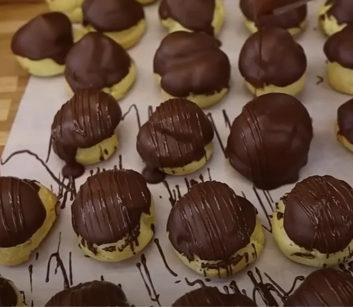 Carolinas Recheadas com Creme – Delicadas, Doces e Irresistíveis