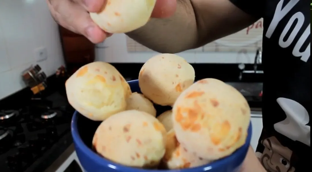 Pão de Queijo Mineiro – Tradicional, Fofinho e Irresistível