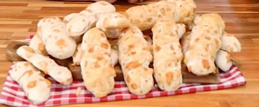 Biscoito de Polvilho com Queijo – Crocante, Leve e Irresistível