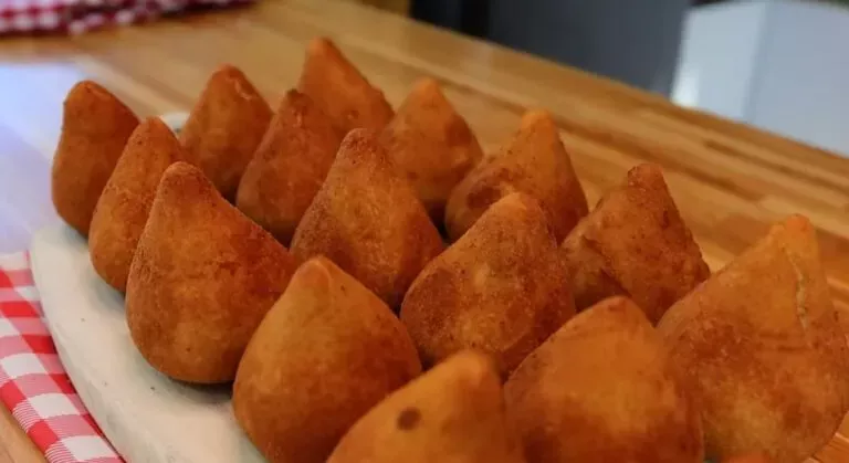 Coxinha de Frango Simples e Deliciosa!
