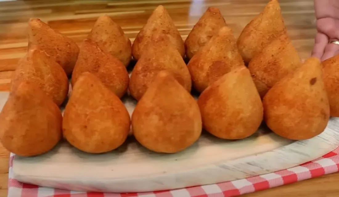 Coxinha de Frango Simples e Deliciosa!